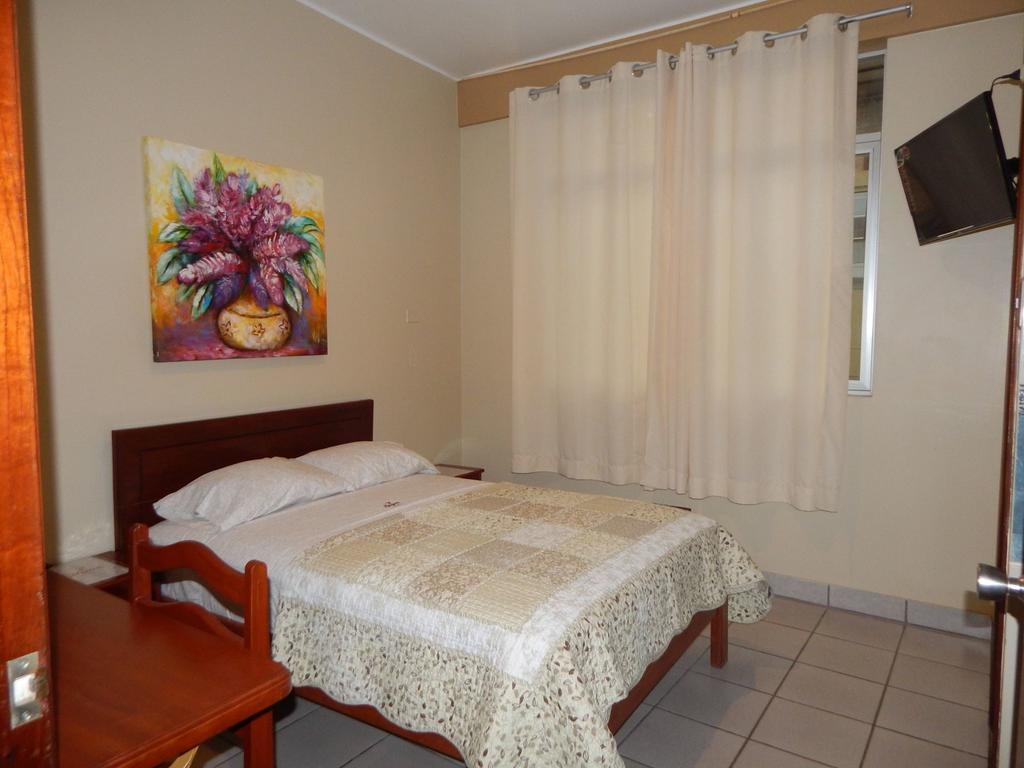 Hotel Suyox Tarapoto Szoba fotó